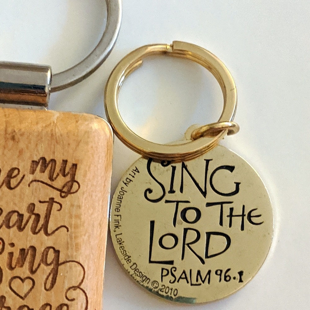 3 Religious Keychains - Picture 5 of 6